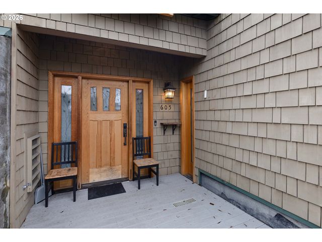 605 DEERWOOD Ct, Winston, OR 97496