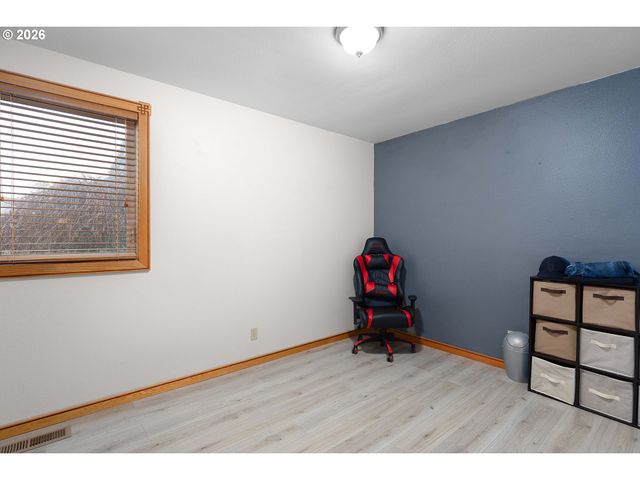 605 DEERWOOD Ct, Winston, OR 97496