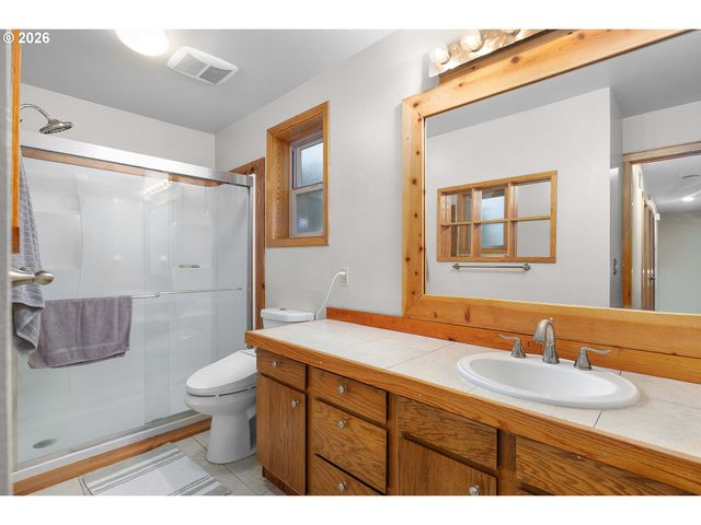 605 DEERWOOD Ct, Winston, OR 97496