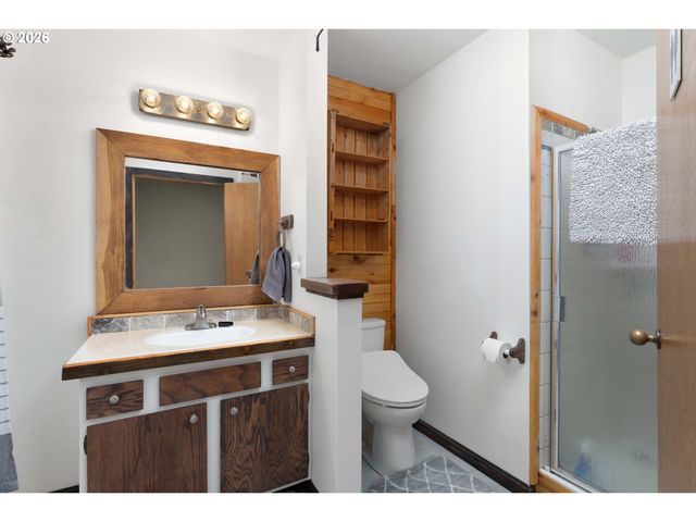 605 DEERWOOD Ct, Winston, OR 97496