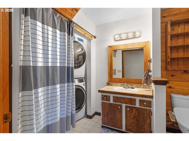 605 DEERWOOD Ct, Winston, OR 97496