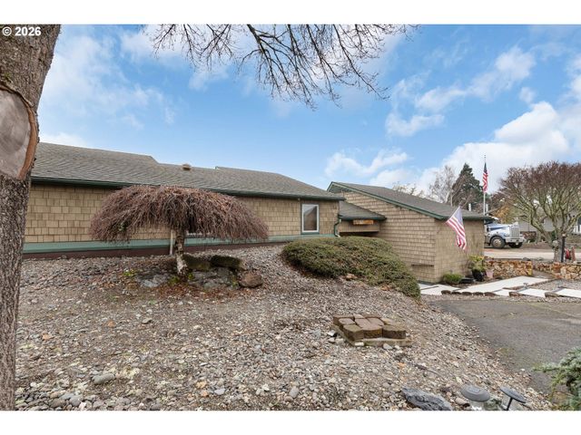 605 DEERWOOD Ct, Winston, OR 97496