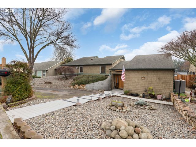 605 DEERWOOD Ct, Winston, OR 97496