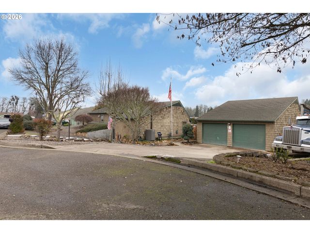 605 DEERWOOD Ct, Winston, OR 97496