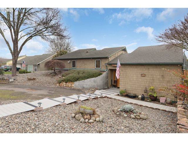 605 DEERWOOD Ct, Winston, OR 97496