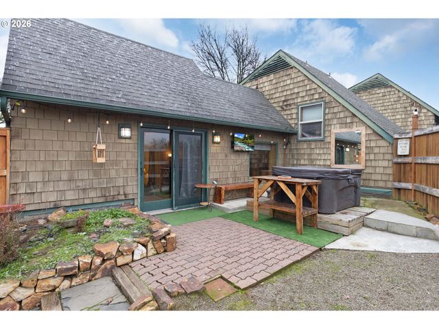 605 DEERWOOD Ct, Winston, OR 97496