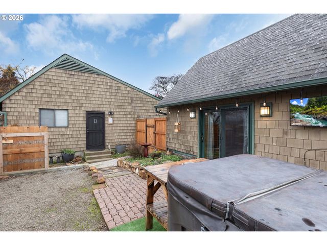 605 DEERWOOD Ct, Winston, OR 97496