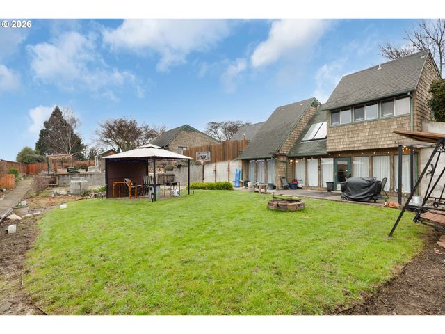 605 DEERWOOD Ct, Winston, OR 97496