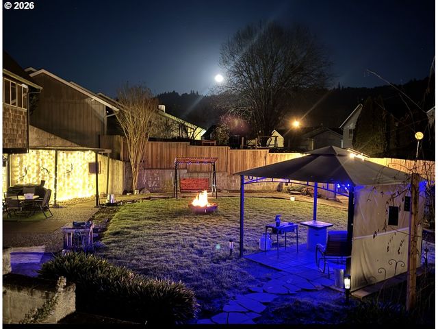 605 DEERWOOD Ct, Winston, OR 97496