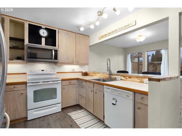 605 DEERWOOD Ct, Winston, OR 97496