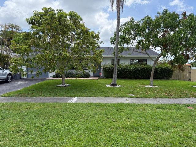 9764 Saddlebrook Dr, Boca Raton, FL 33496