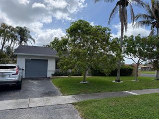 9764 Saddlebrook Dr, Boca Raton, FL 33496