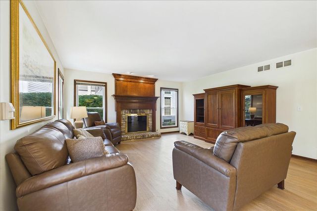 124 Corsaire Lane, Schaumburg, IL 60173