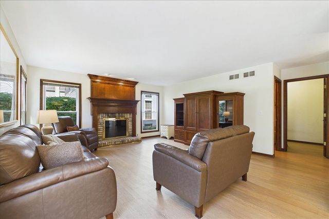 124 Corsaire Lane, Schaumburg, IL 60173