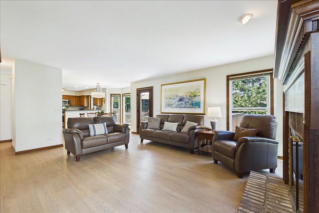 124 Corsaire Lane, Schaumburg, IL 60173