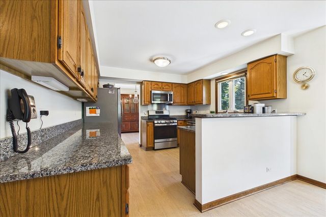 124 Corsaire Lane, Schaumburg, IL 60173