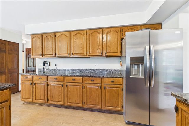 124 Corsaire Lane, Schaumburg, IL 60173