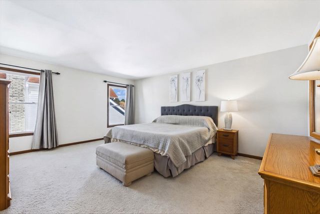 124 Corsaire Lane, Schaumburg, IL 60173