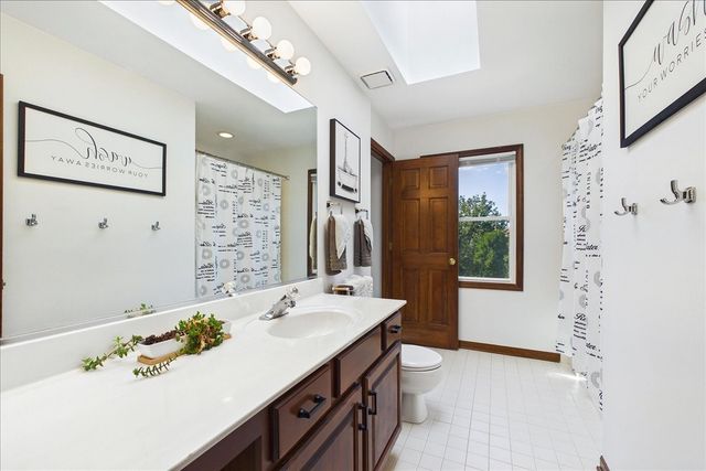 124 Corsaire Lane, Schaumburg, IL 60173