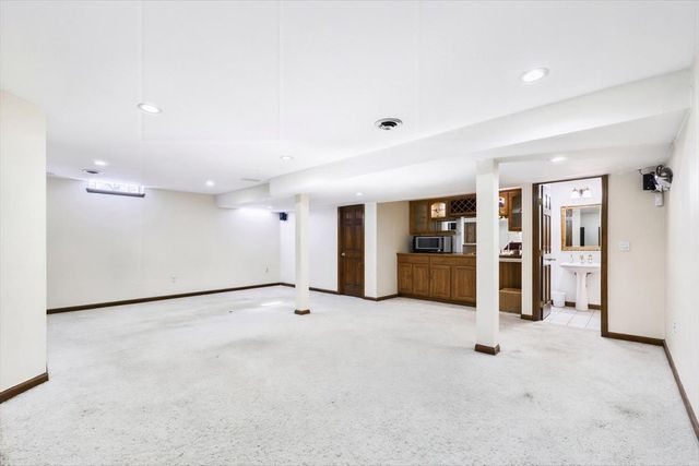 124 Corsaire Lane, Schaumburg, IL 60173