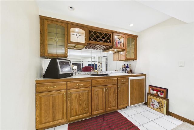 124 Corsaire Lane, Schaumburg, IL 60173