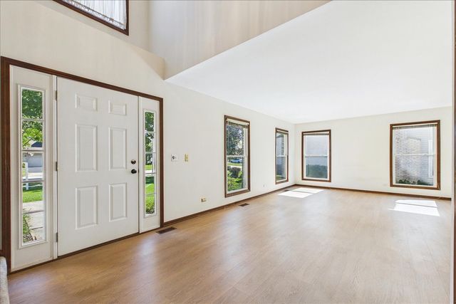 124 Corsaire Lane, Schaumburg, IL 60173