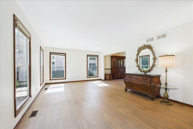 124 Corsaire Lane, Schaumburg, IL 60173
