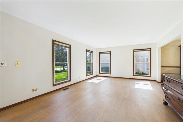 124 Corsaire Lane, Schaumburg, IL 60173