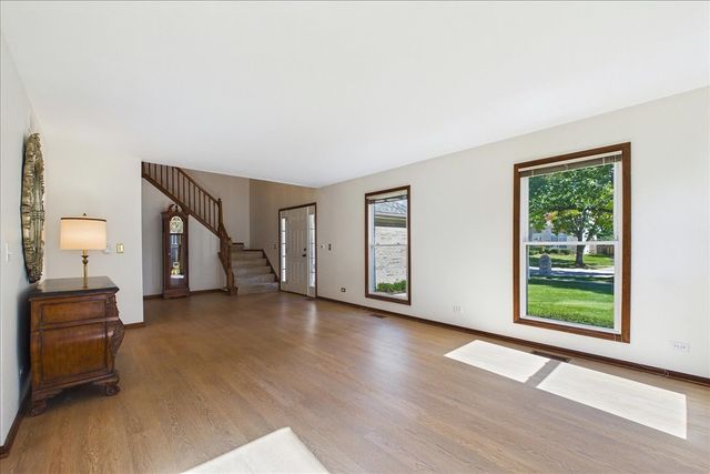 124 Corsaire Lane, Schaumburg, IL 60173
