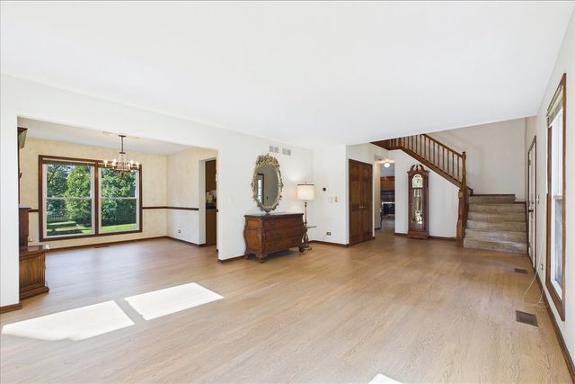124 Corsaire Lane, Schaumburg, IL 60173