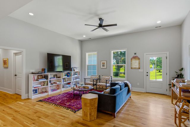 2341 Tom Austin Hwy, Greenbrier, TN 37073