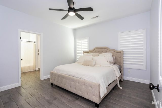 7206 Olen Arnold Avenue, Bakersfield, CA 93307