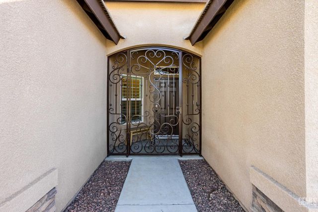 7206 Olen Arnold Avenue, Bakersfield, CA 93307
