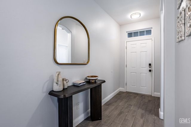 7206 Olen Arnold Avenue, Bakersfield, CA 93307