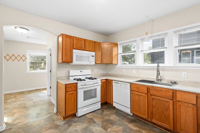 1214 York Street, Des Moines, IA 50316