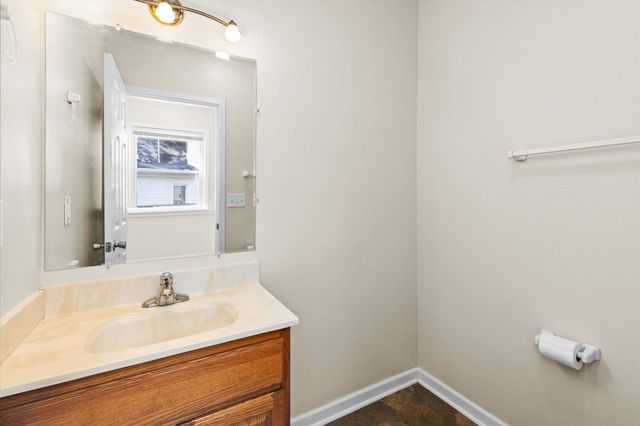 1214 York Street, Des Moines, IA 50316