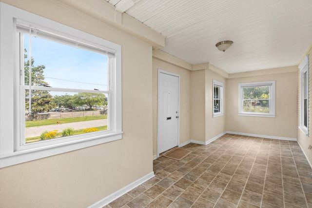 1214 York Street, Des Moines, IA 50316
