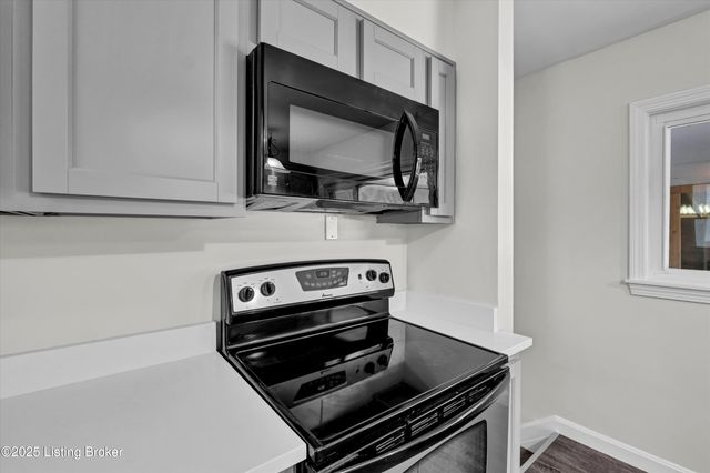 4706 Lacarem Dr, Jeffersontown, KY 40299