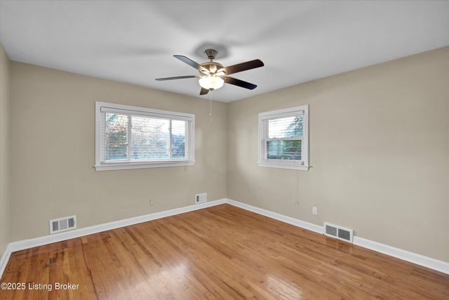 4706 Lacarem Dr, Jeffersontown, KY 40299