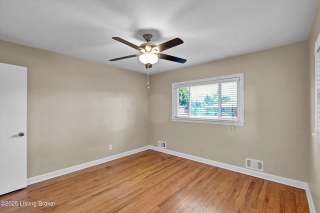 4706 Lacarem Dr, Jeffersontown, KY 40299