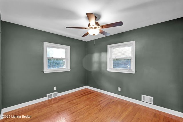 4706 Lacarem Dr, Jeffersontown, KY 40299