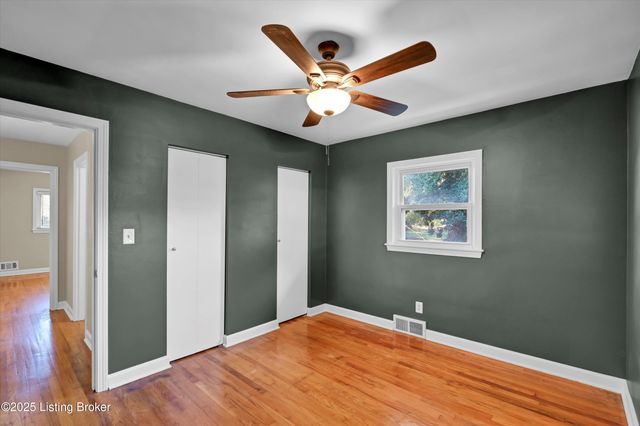 4706 Lacarem Dr, Jeffersontown, KY 40299