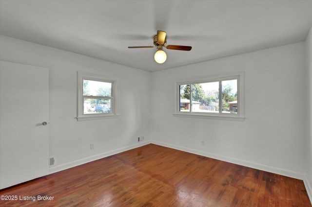 4706 Lacarem Dr, Jeffersontown, KY 40299