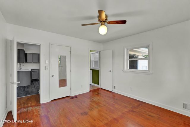 4706 Lacarem Dr, Jeffersontown, KY 40299