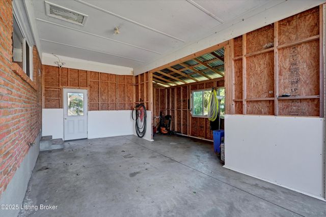 4706 Lacarem Dr, Jeffersontown, KY 40299