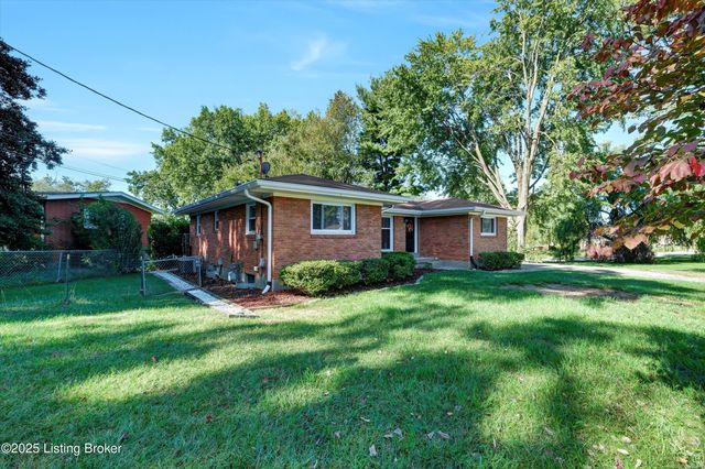 4706 Lacarem Dr, Jeffersontown, KY 40299