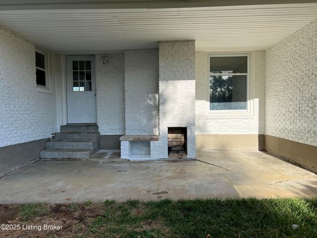 4706 Lacarem Dr, Jeffersontown, KY 40299
