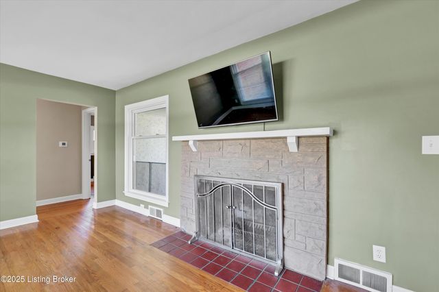 4706 Lacarem Dr, Jeffersontown, KY 40299