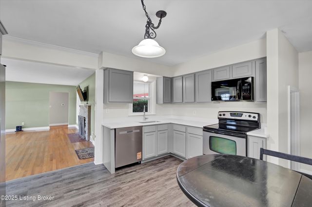 4706 Lacarem Dr, Jeffersontown, KY 40299