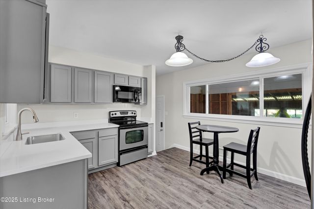 4706 Lacarem Dr, Jeffersontown, KY 40299